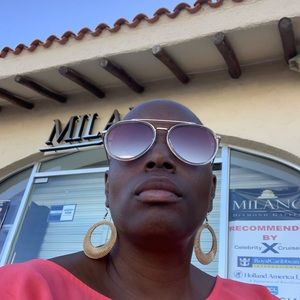 Meet your Posher, Latrisha